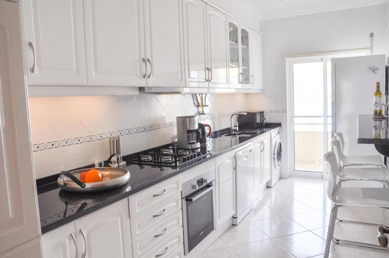 Lovelystay - 2Br Modern, Pool Access, Close To Marina & Beach Куартейра Екстериор снимка