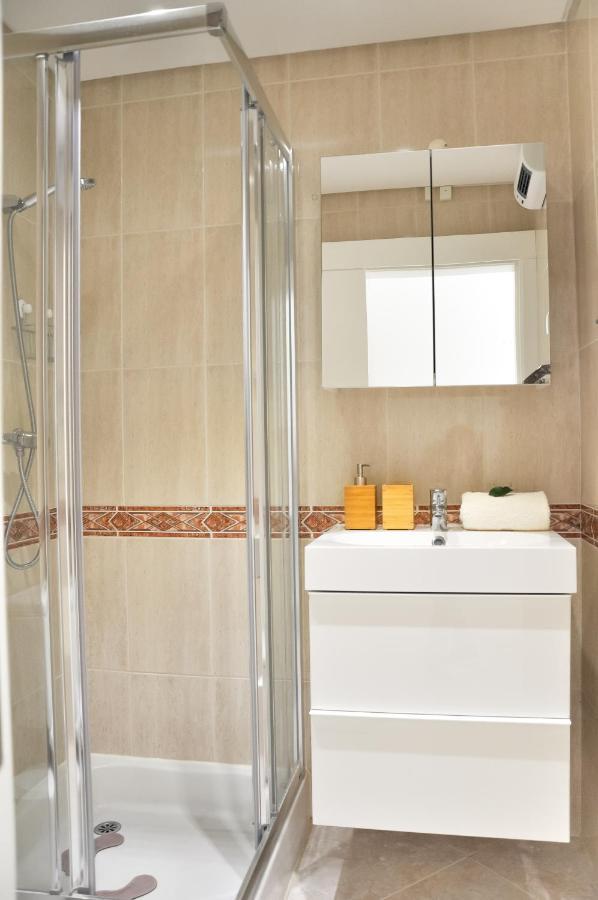 Lovelystay - 2Br Modern, Pool Access, Close To Marina & Beach Куартейра Екстериор снимка
